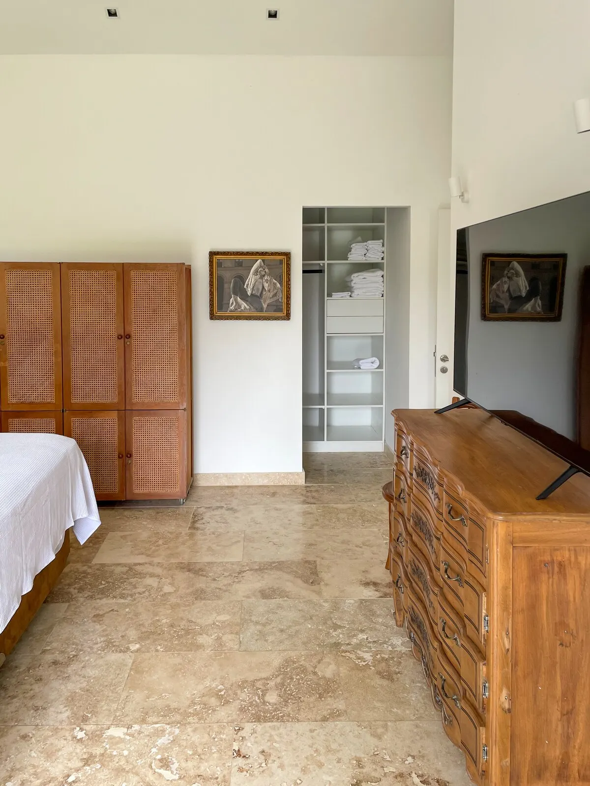 Bedroom 1 - 11 photos